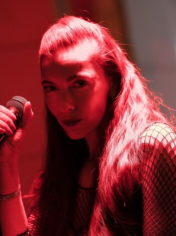 Chrysta Bell