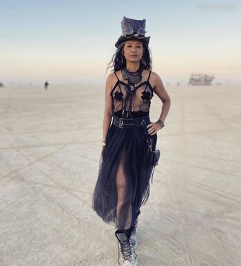 Kelly Hu