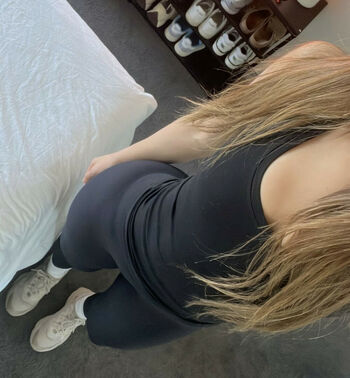 LaraNovaa_