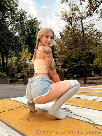 milla_snake