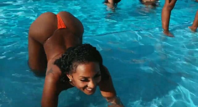 Secret_bombshell Kriz
